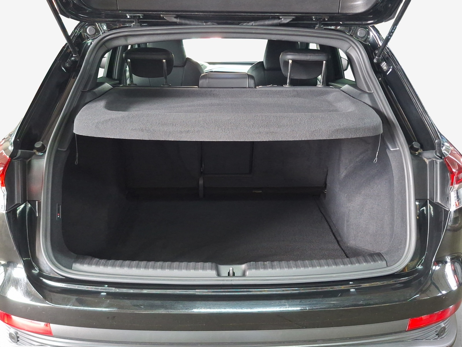 AUDI Q4 e-tron 50 quattro-image-12