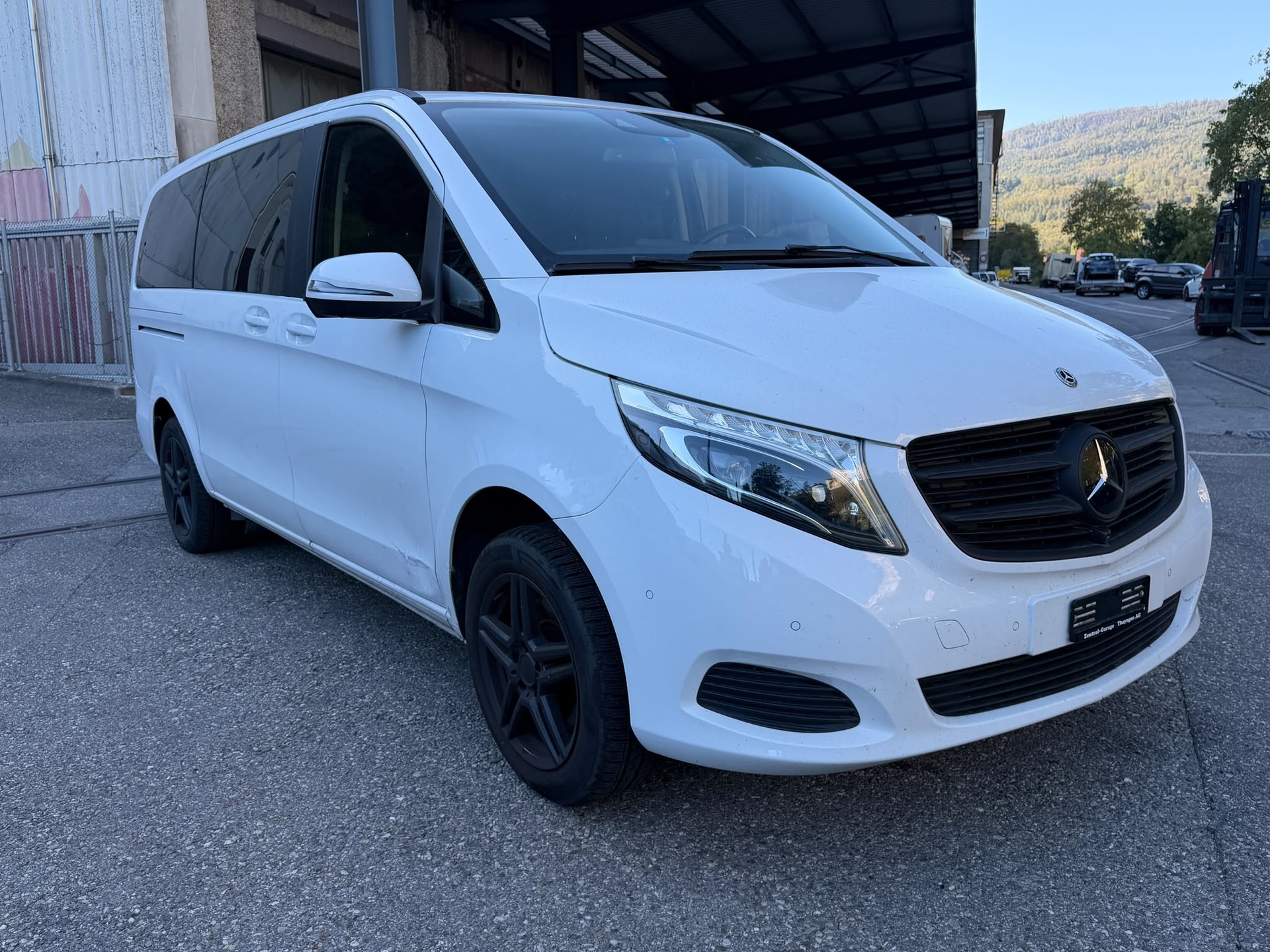 MERCEDES-BENZ V 250 d lang 4Matic 7G-Tronic-image-2