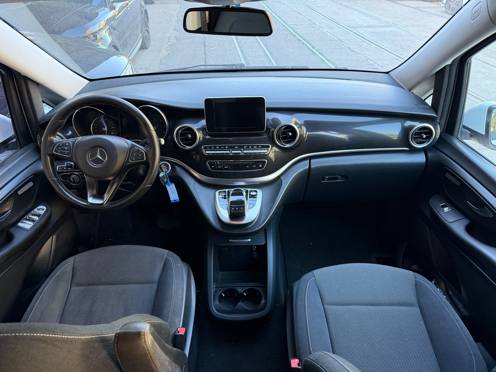 MERCEDES-BENZ V 250 d lang 4Matic 7G-Tronic-image-10