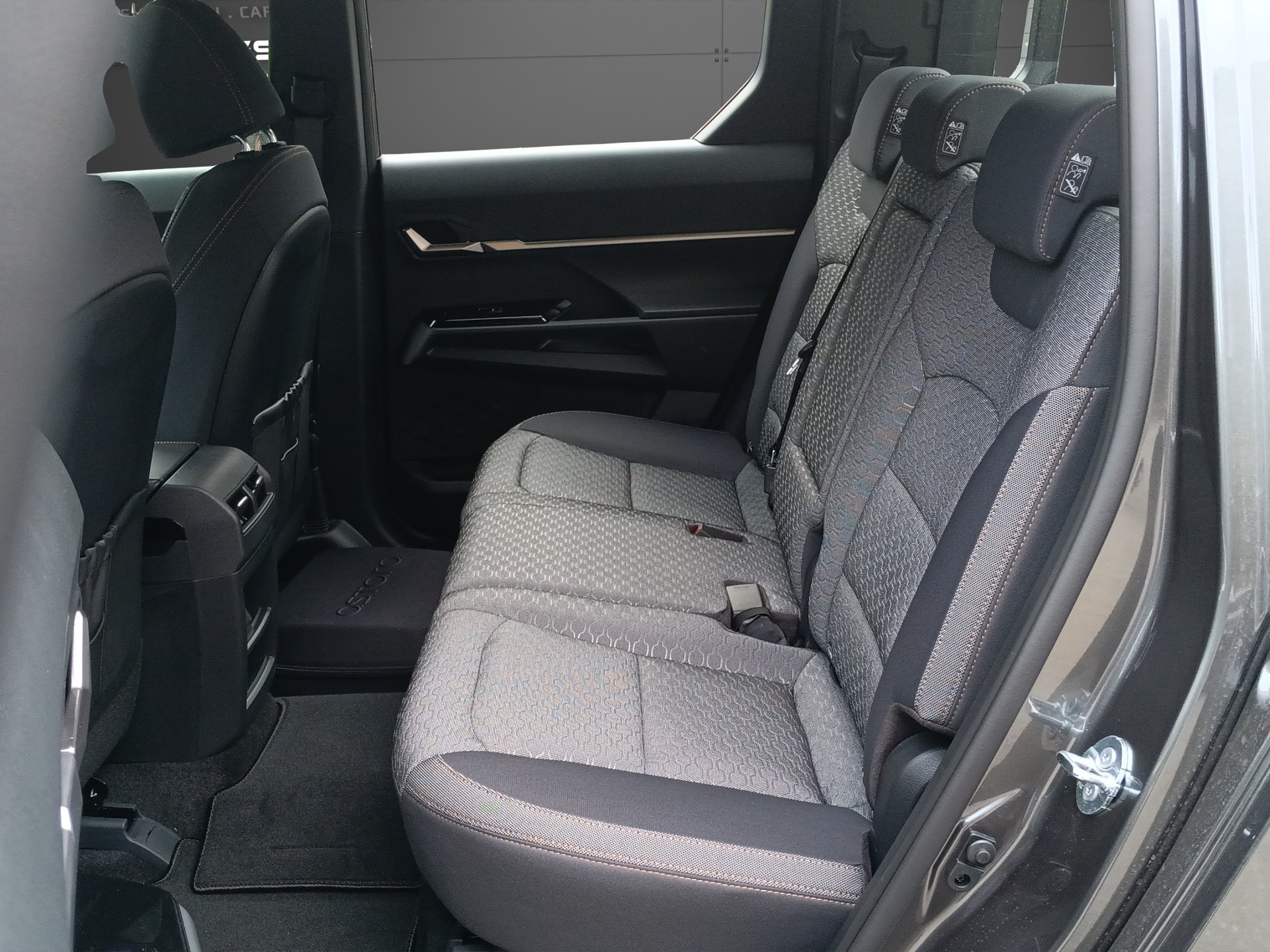 KGM-SsangYong Musso 80,6 kWh Bronze 4WD-image-17