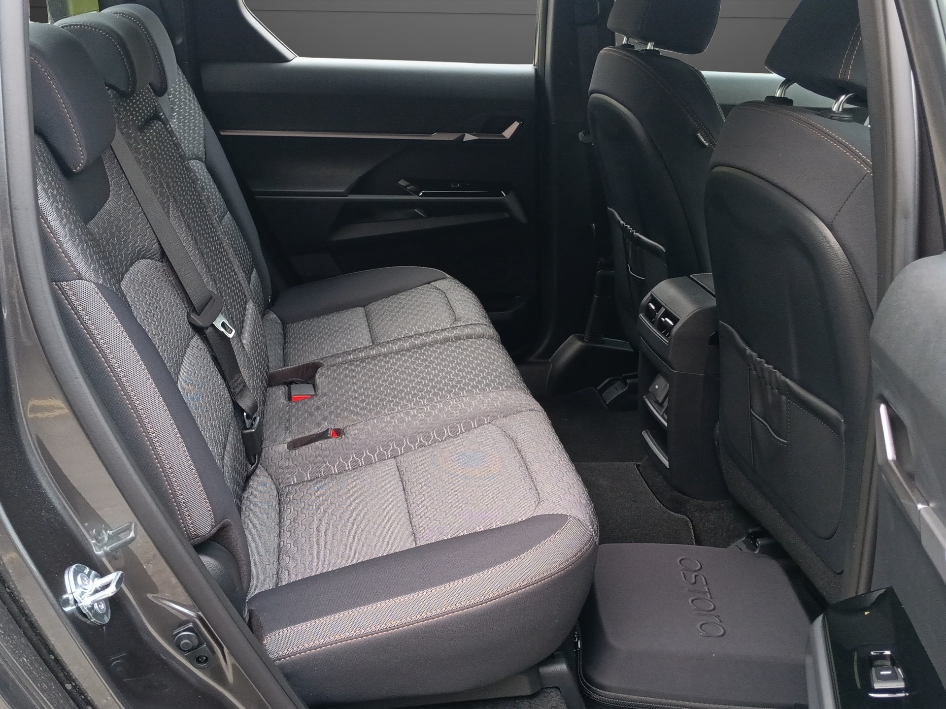 KGM-SsangYong Musso 80,6 kWh Bronze 4WD-image-22