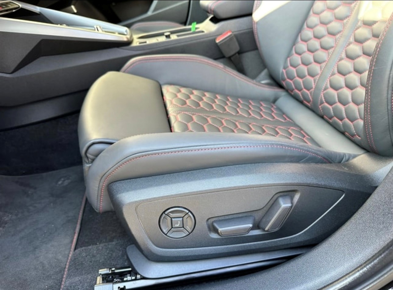 AUDI 2.5 TFSI quattro S-Tronic-image-5