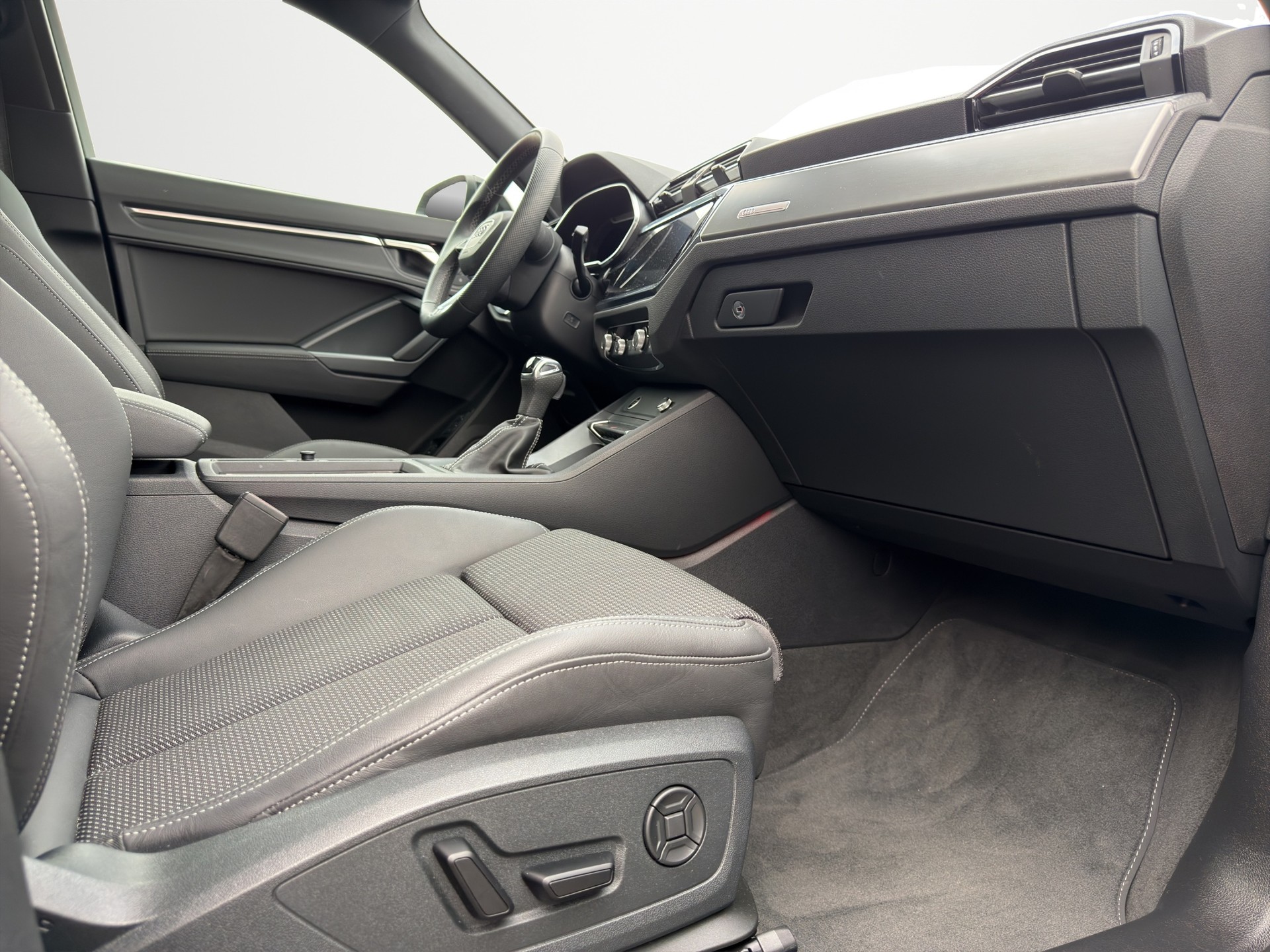 AUDI Q3 Sportback 35 TFSI S line Attraction S-tronic-image-11