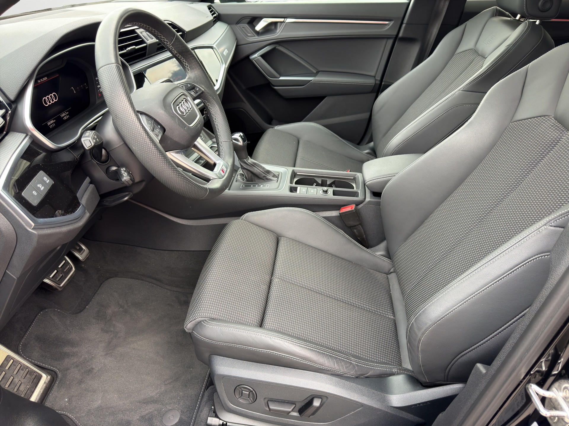 AUDI Q3 Sportback 35 TFSI S line Attraction S-tronic-image-8