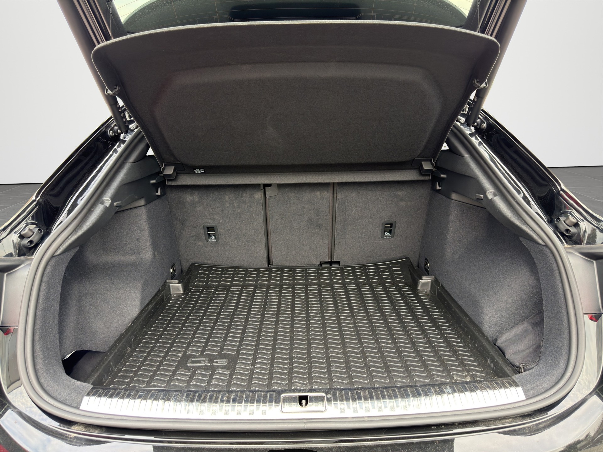 AUDI Q3 Sportback 35 TFSI S line Attraction S-tronic-image-14