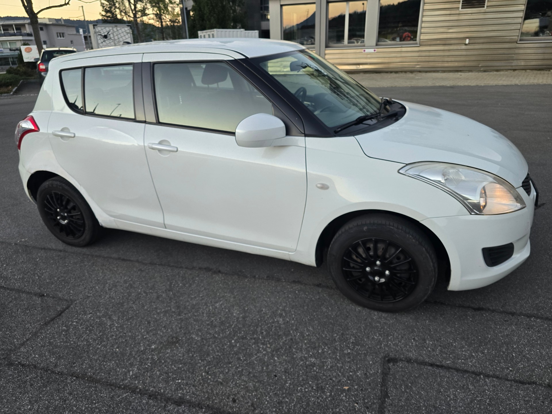 SUZUKI Swift 1.2i 16V GL Top 4x4-image-6