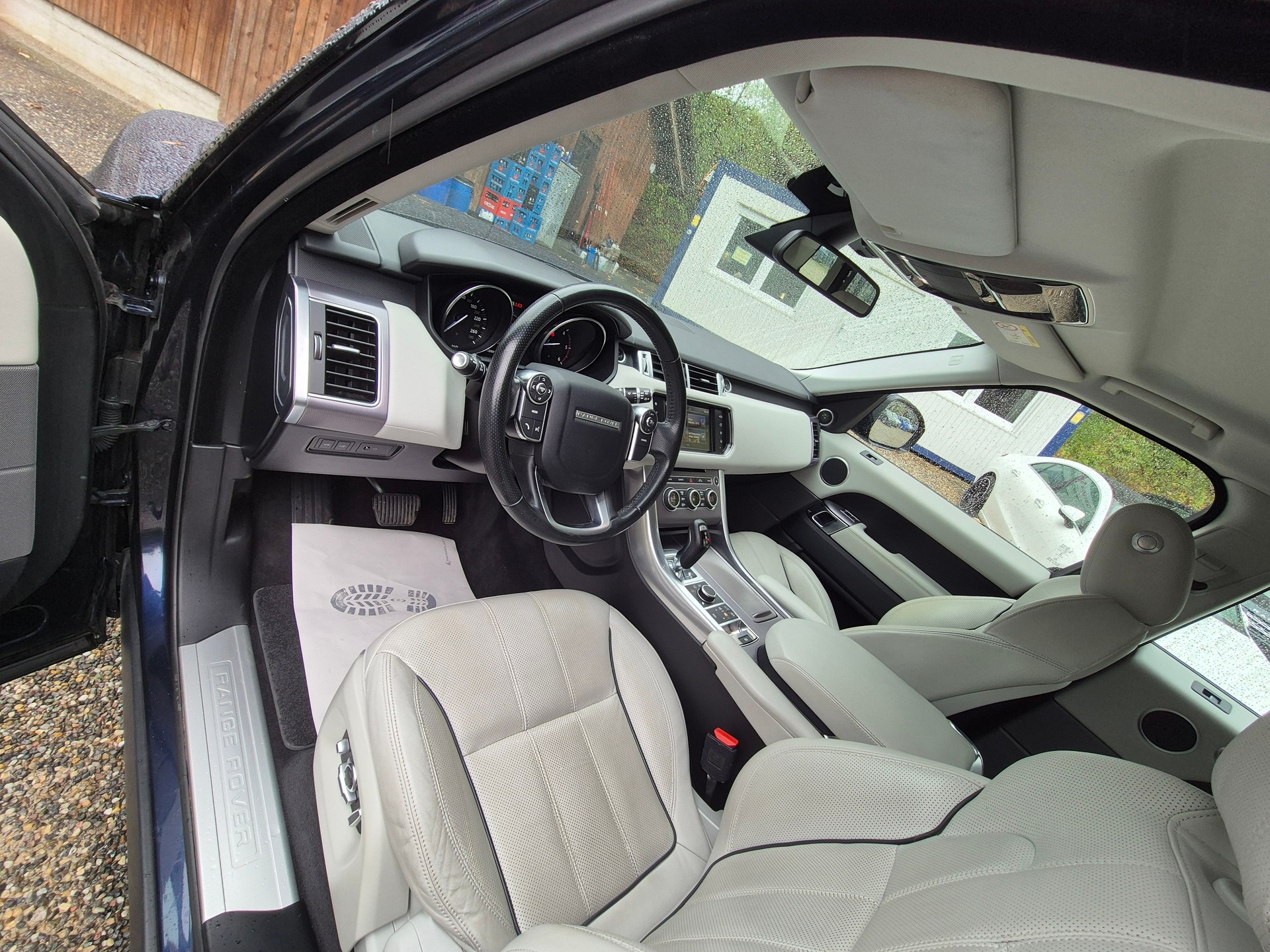 LAND ROVER Range Rover Sport 3.0 SDV6 HSE Dynamic Automatic-image-17