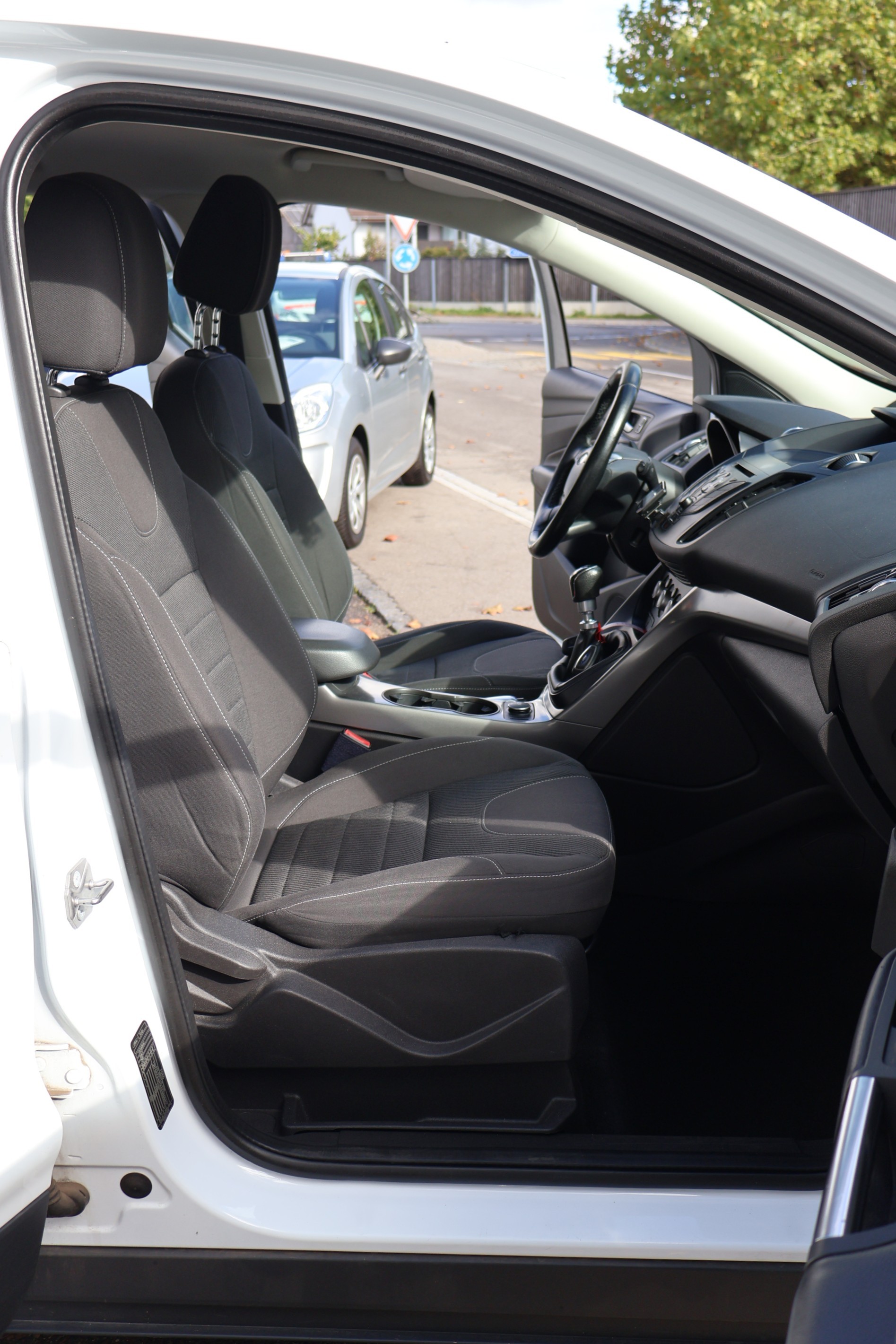 FORD Kuga 1.6 SCTi Carving 2WD-image-11
