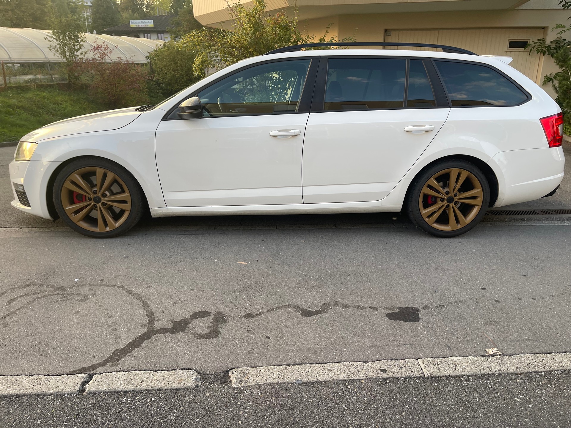 SKODA Octavia Combi 2.0 TDI RS-image-2