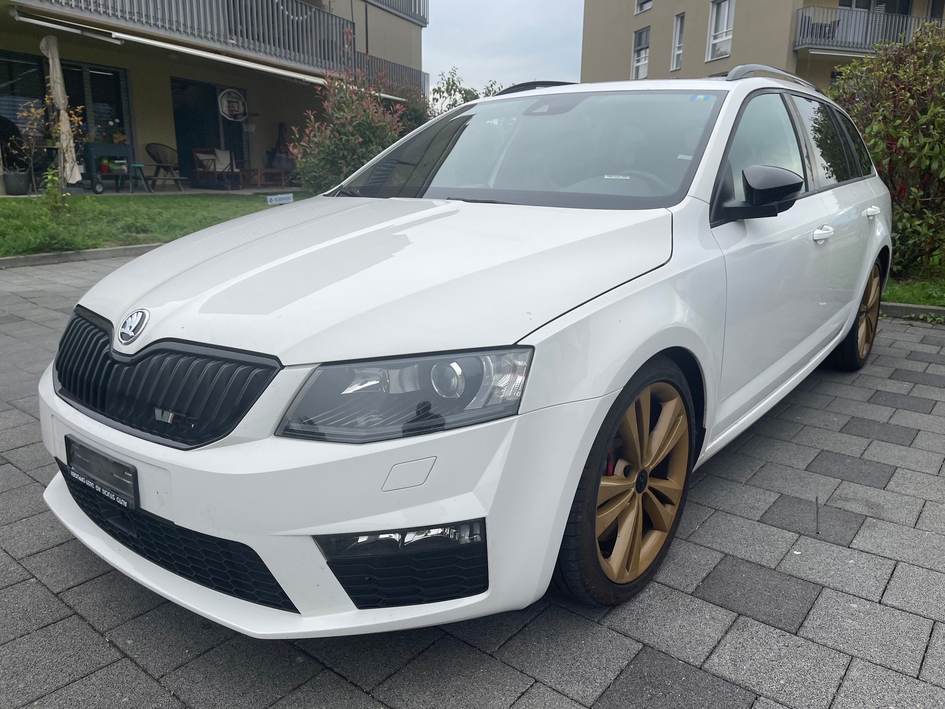 SKODA Octavia Combi 2.0 TDI RS-image-9