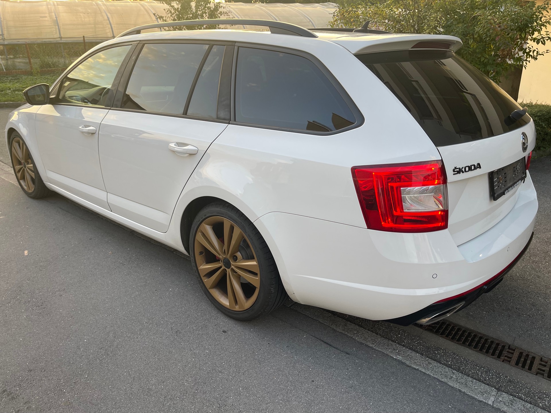SKODA Octavia Combi 2.0 TDI RS-image-5
