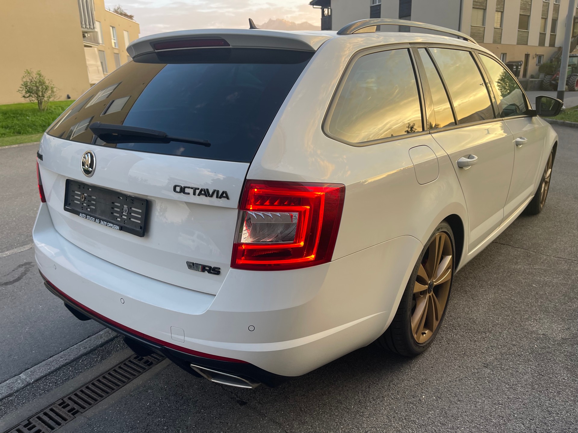 SKODA Octavia Combi 2.0 TDI RS-image-4