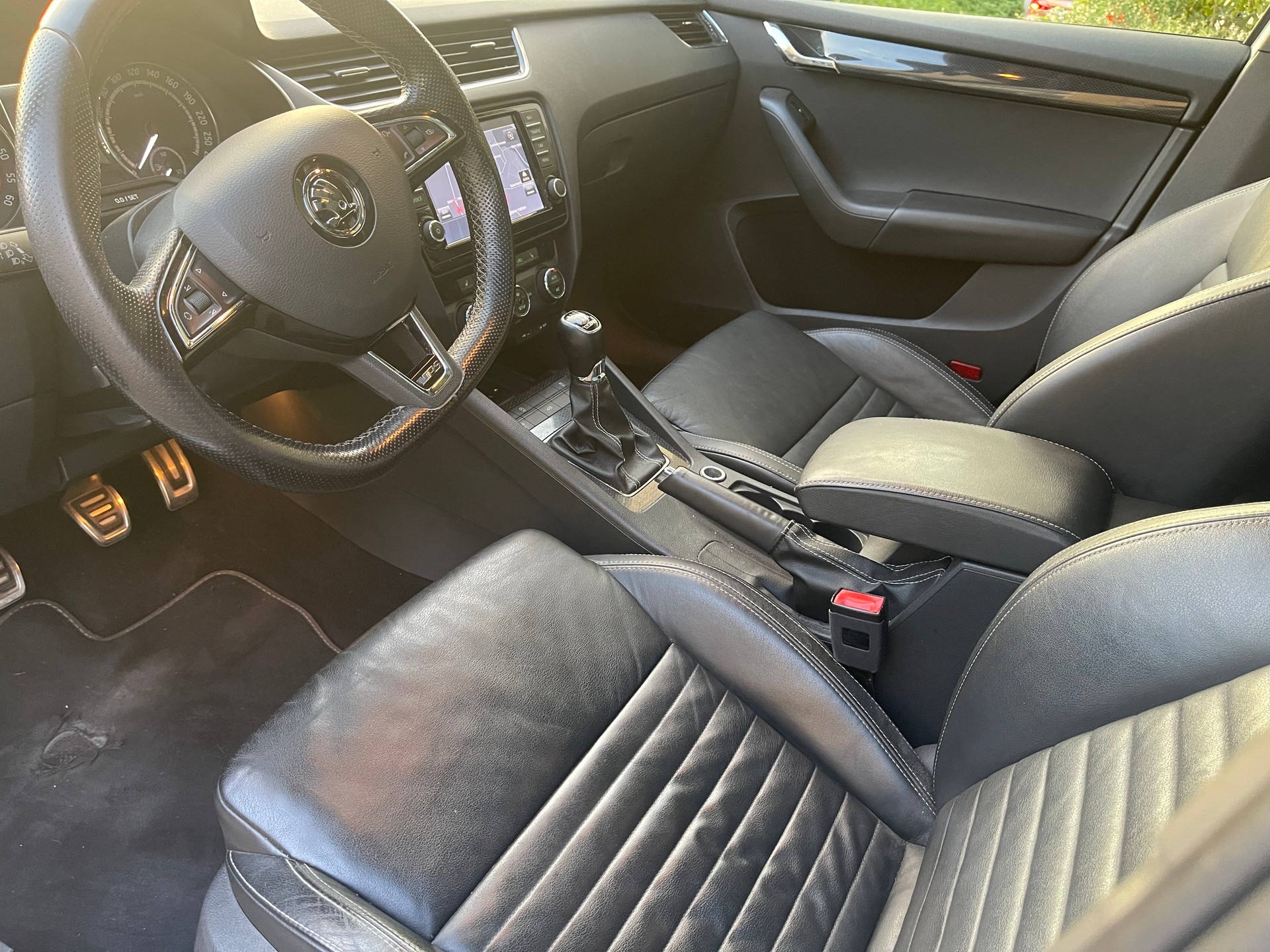 SKODA Octavia Combi 2.0 TDI RS-image-12