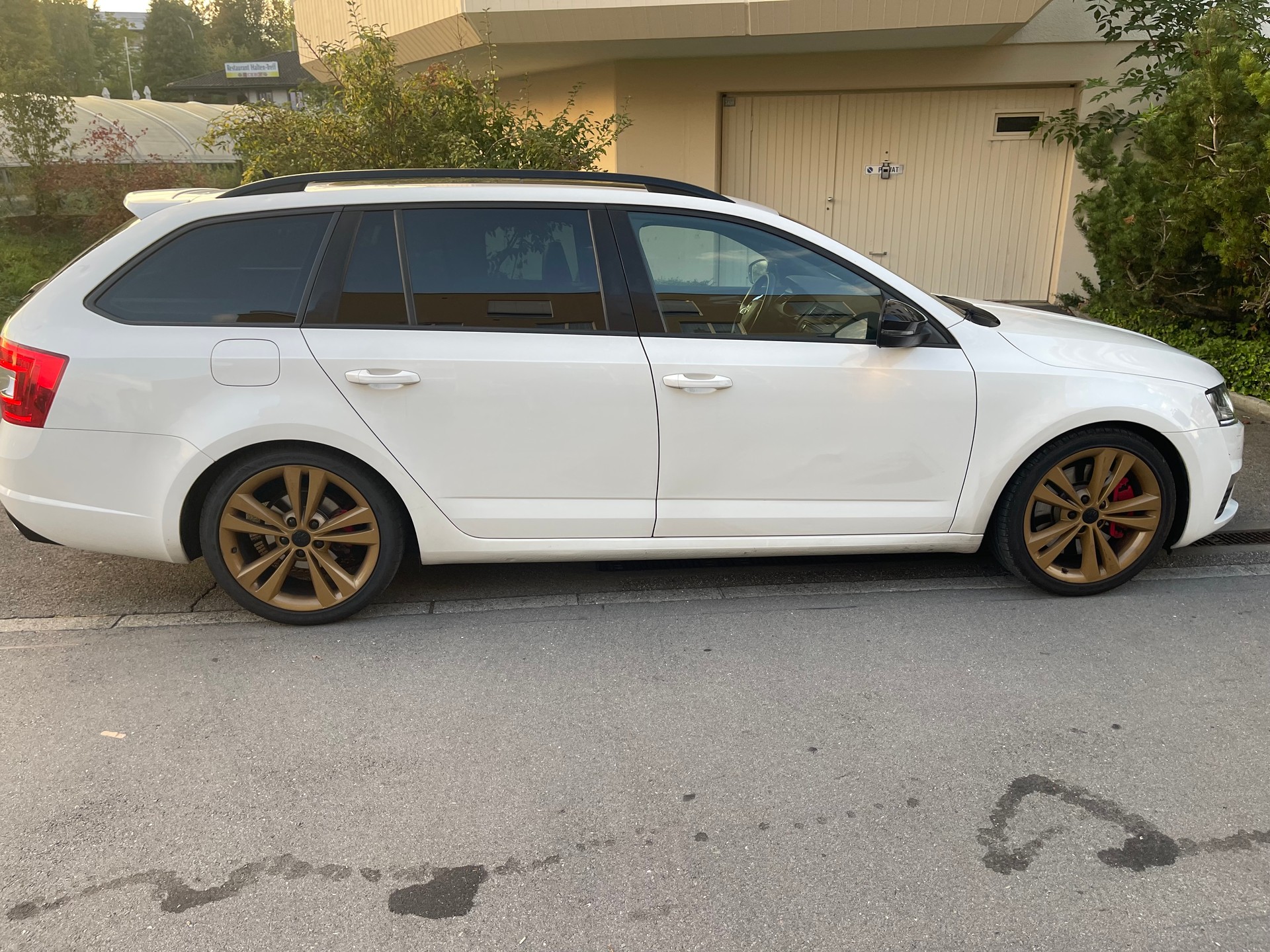 SKODA Octavia Combi 2.0 TDI RS-image-8
