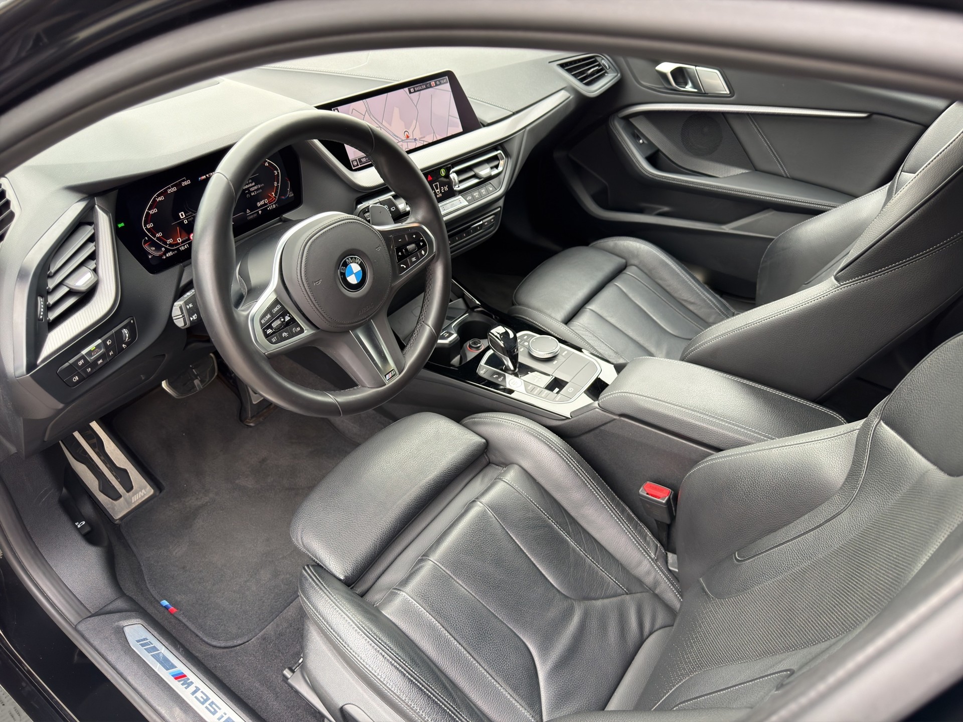 BMW M135i xDrive Steptronic-image-10