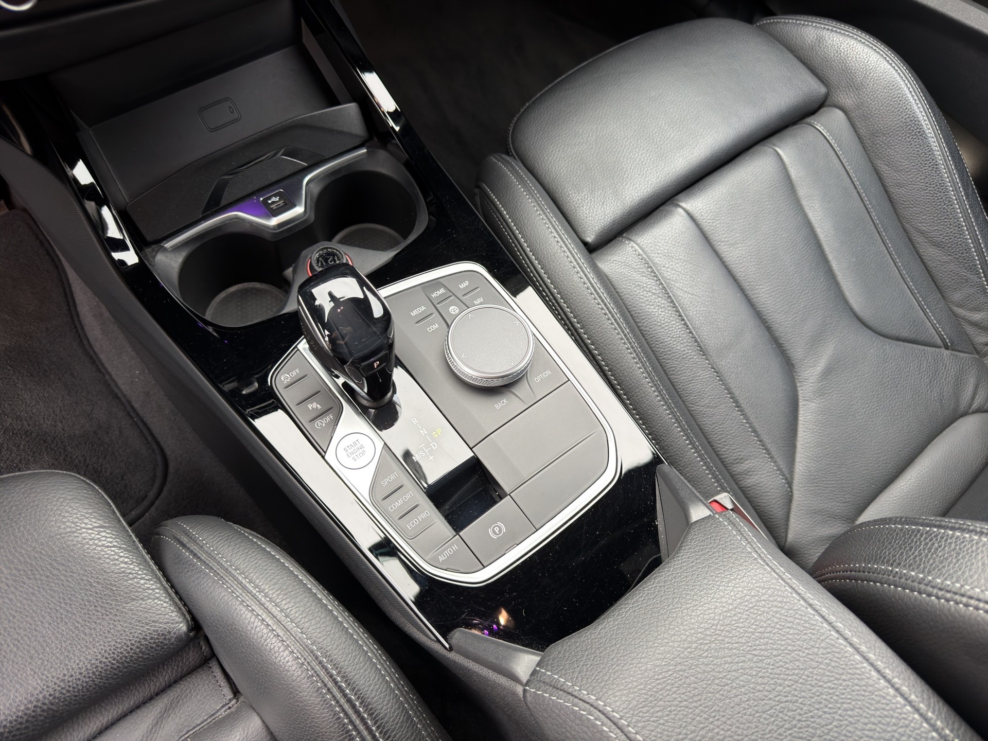BMW M135i xDrive Steptronic-image-13