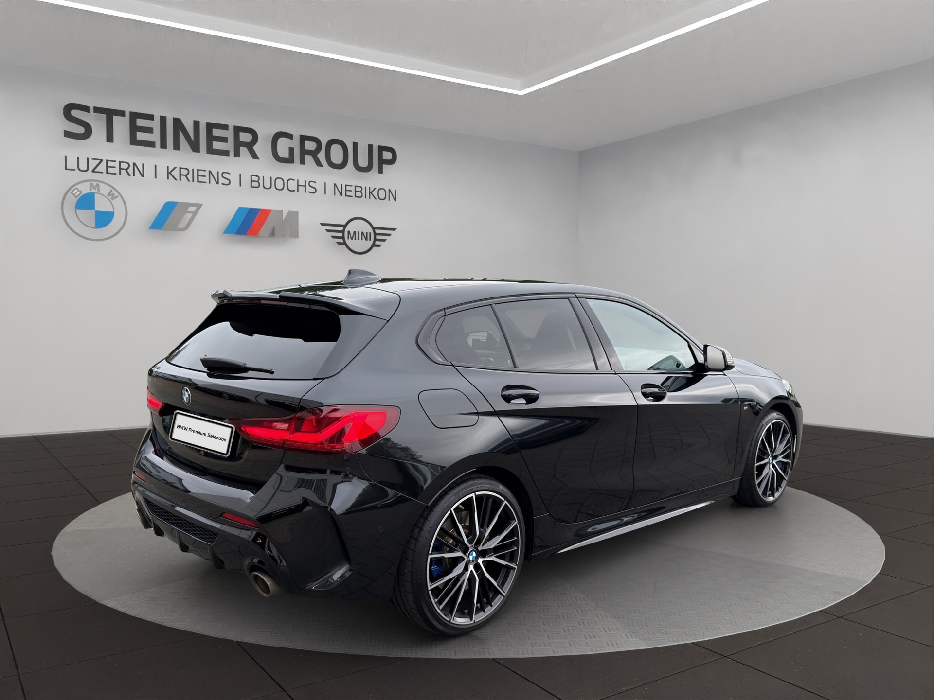 BMW M135i xDrive Steptronic-image-4