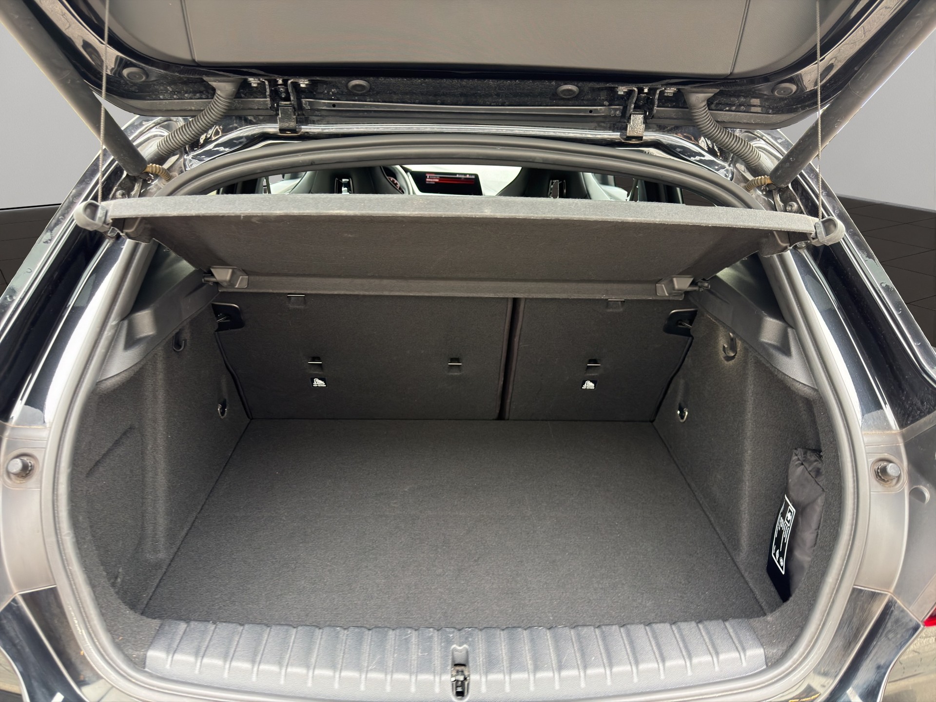 BMW M135i xDrive Steptronic-image-19