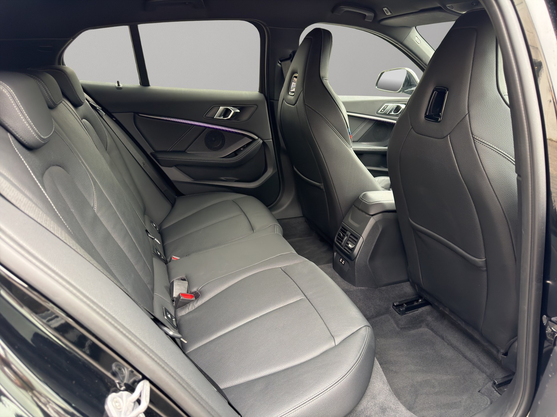 BMW M135i xDrive Steptronic-image-17
