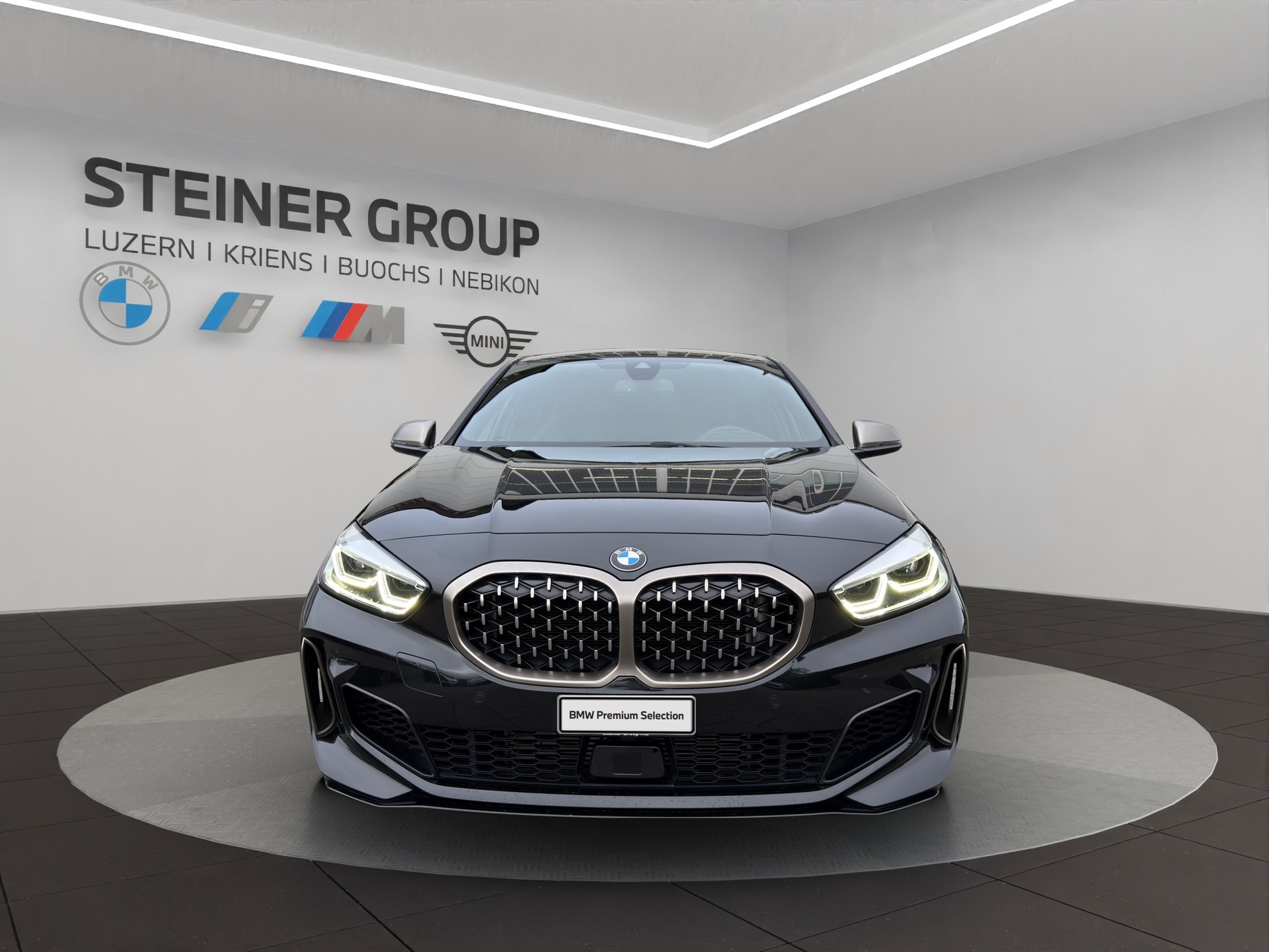 BMW M135i xDrive Steptronic-image-1