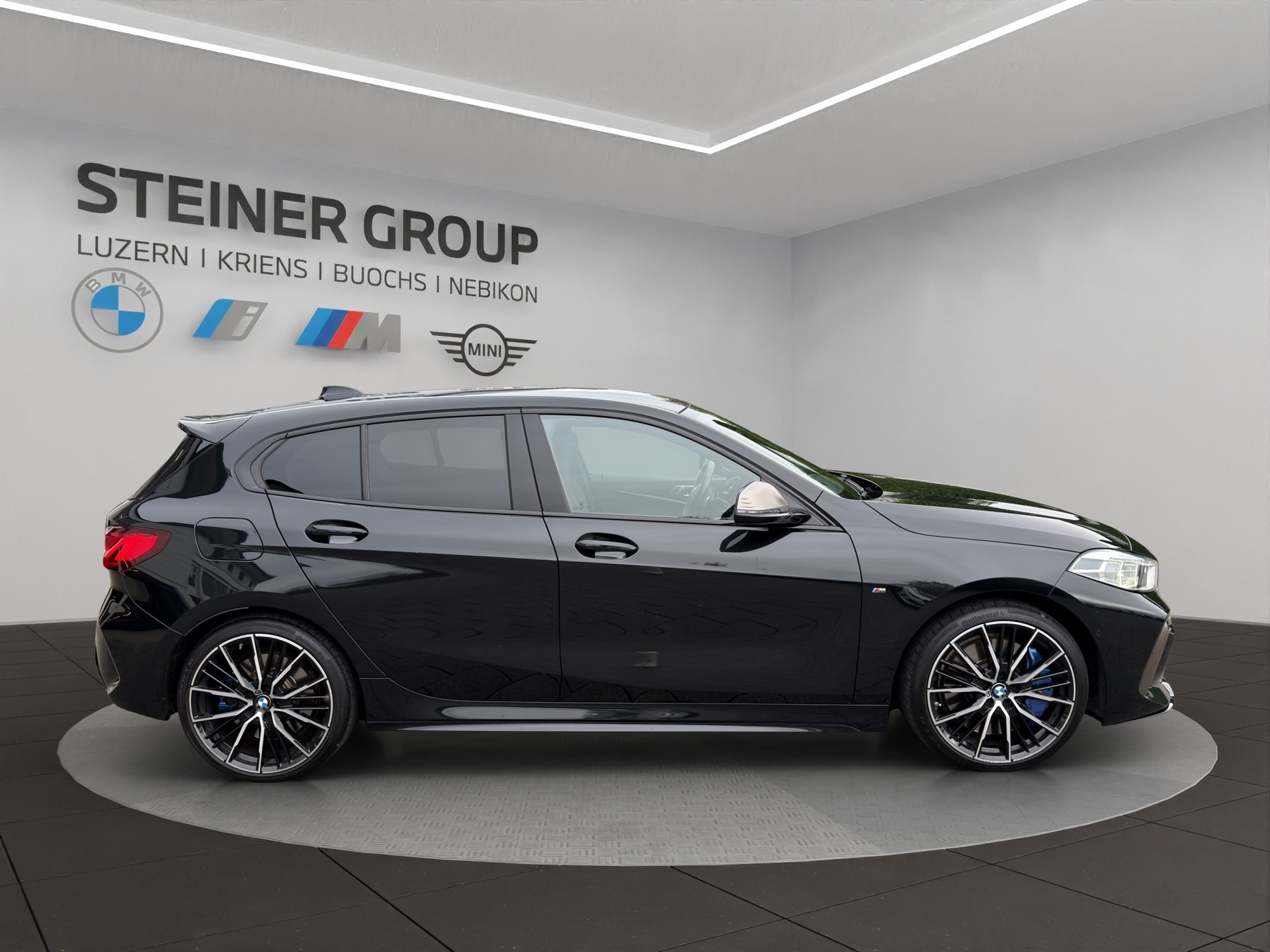 BMW M135i xDrive Steptronic-image-3