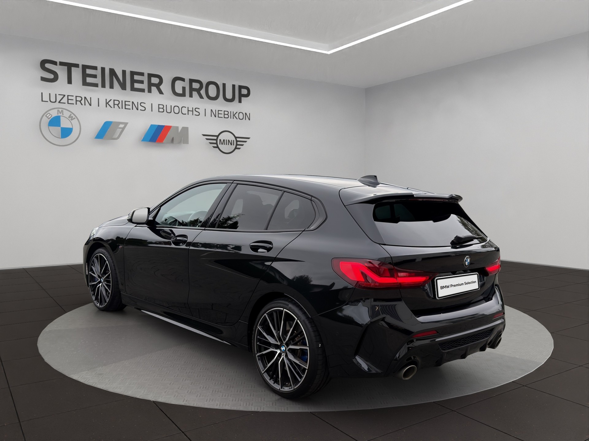 BMW M135i xDrive Steptronic-image-6