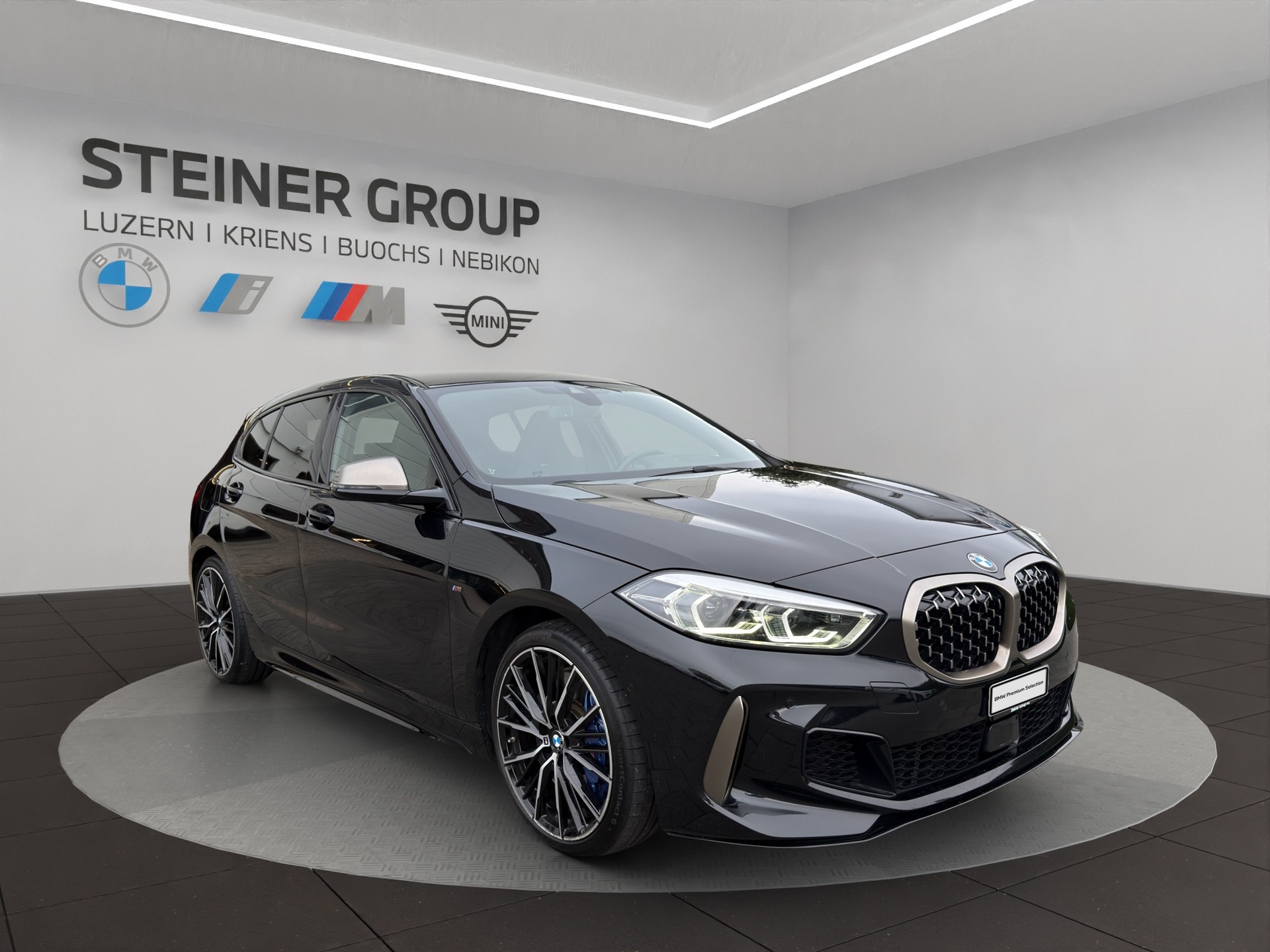 BMW M135i xDrive Steptronic-image-2