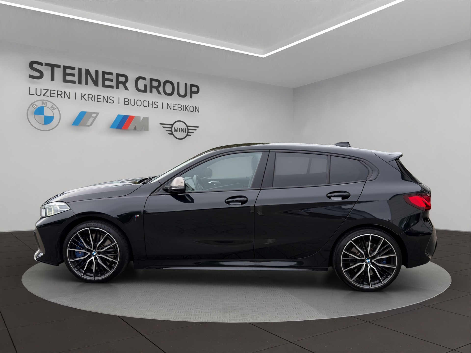 BMW M135i xDrive Steptronic-image-7