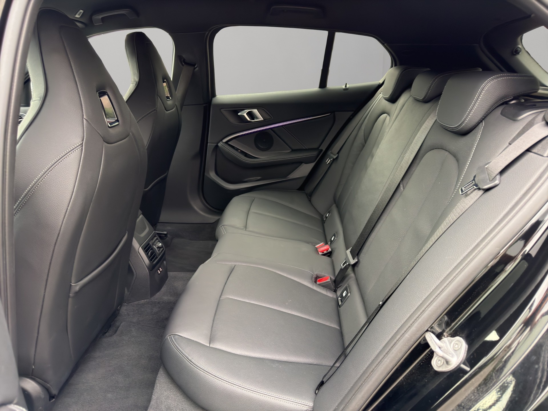 BMW M135i xDrive Steptronic-image-16