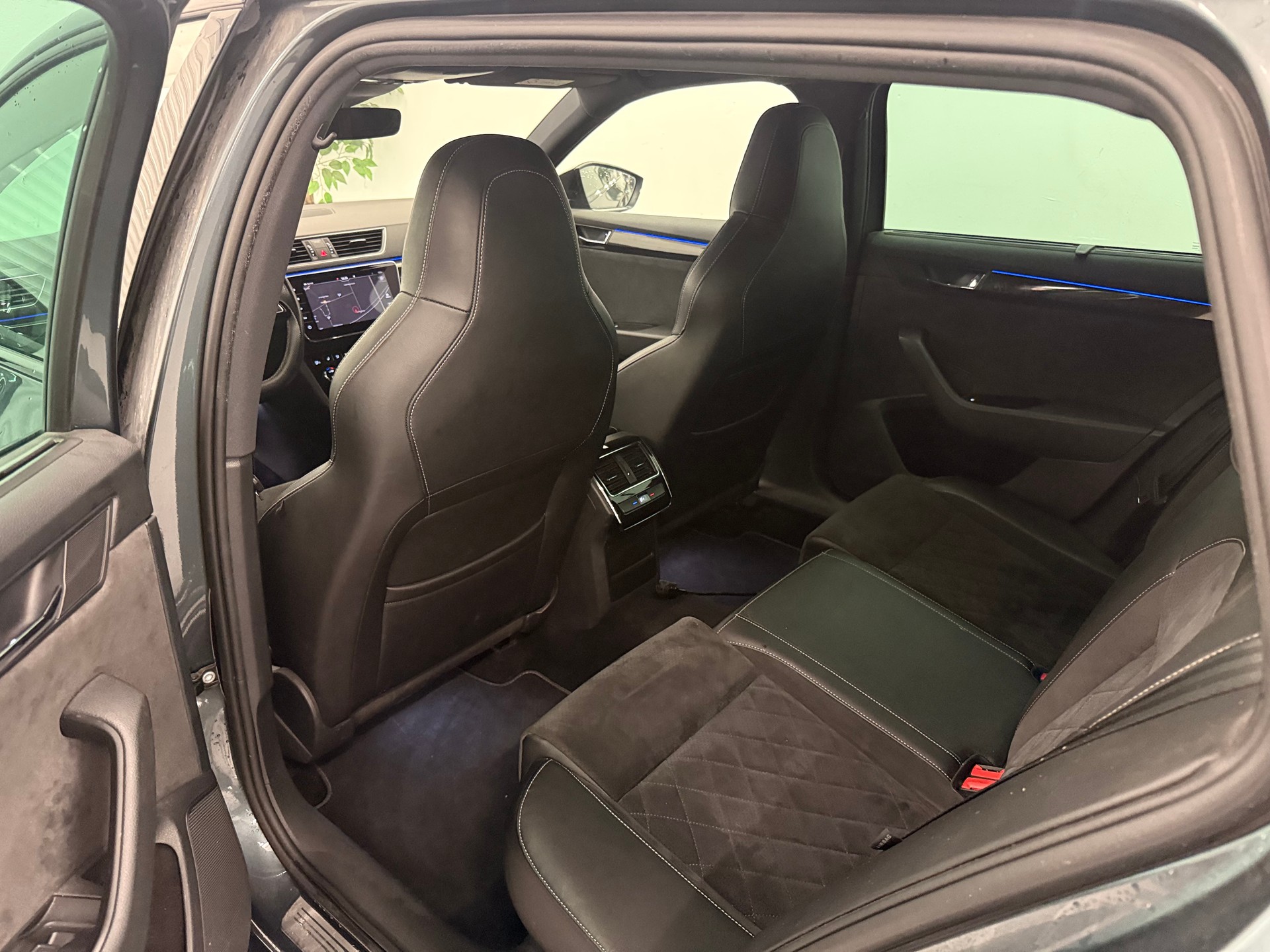 SKODA Superb Combi 2.0 TSI SportLine+ DSG 4x4-image-9