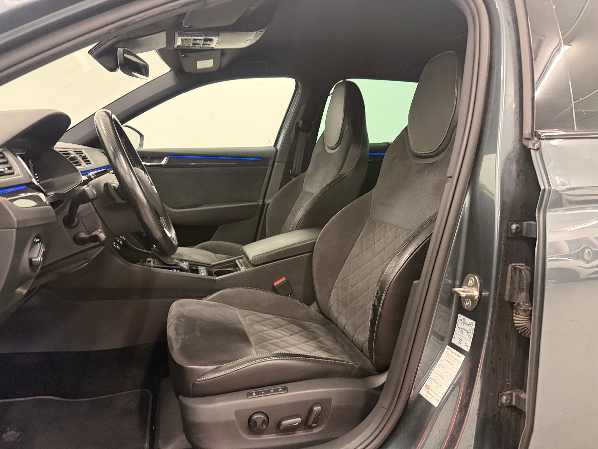 SKODA Superb Combi 2.0 TSI SportLine+ DSG 4x4-image-8