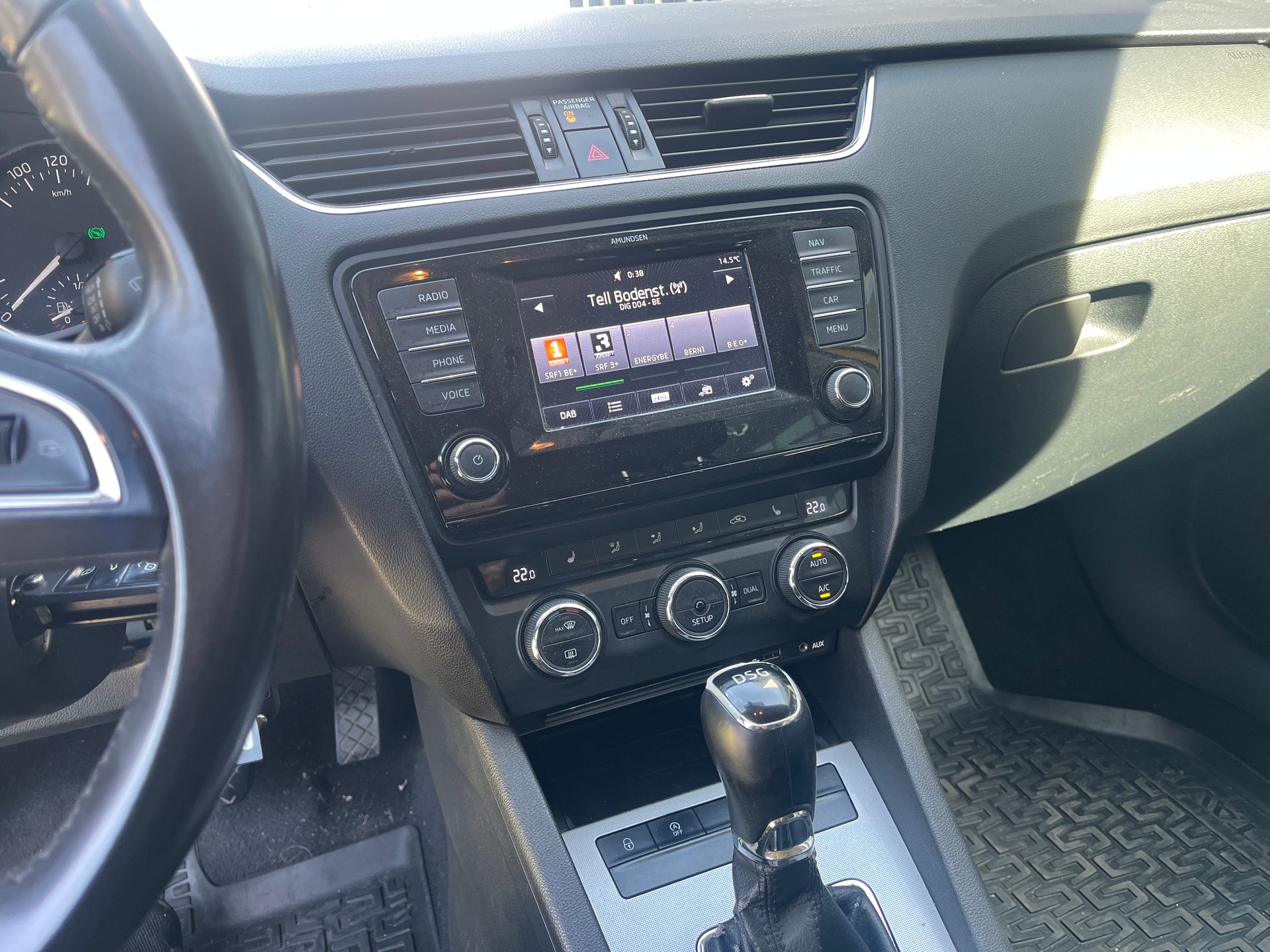 SKODA Octavia Combi 2.0 TDI Ambition DSG-image-9