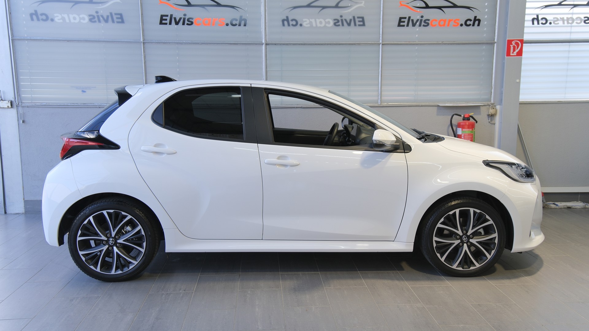 TOYOTA Yaris 1.5 Trend e-CVT-image-24