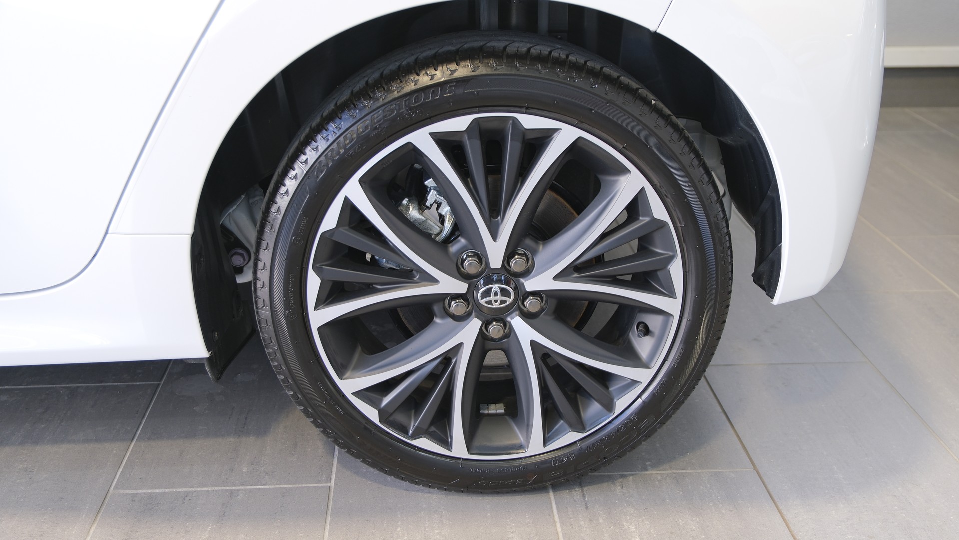 TOYOTA Yaris 1.5 Trend e-CVT-image-28