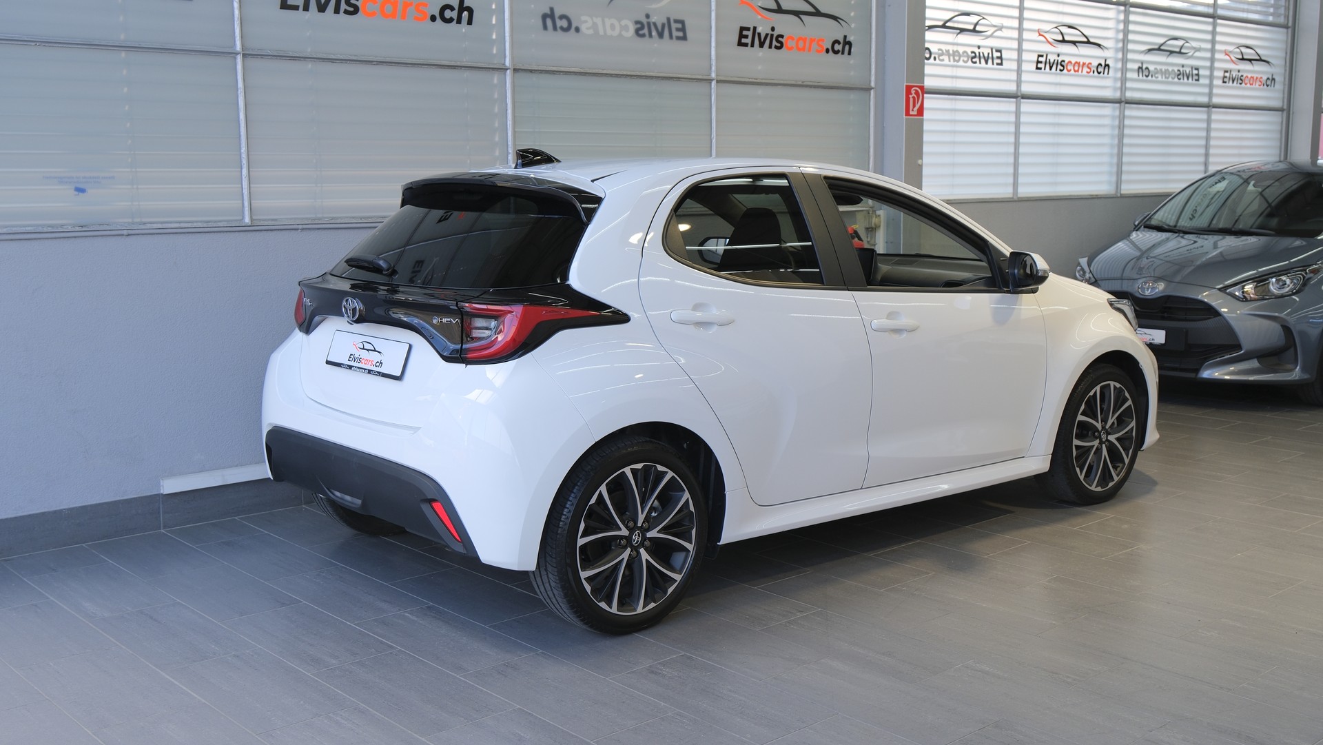 TOYOTA Yaris 1.5 Trend e-CVT-image-23