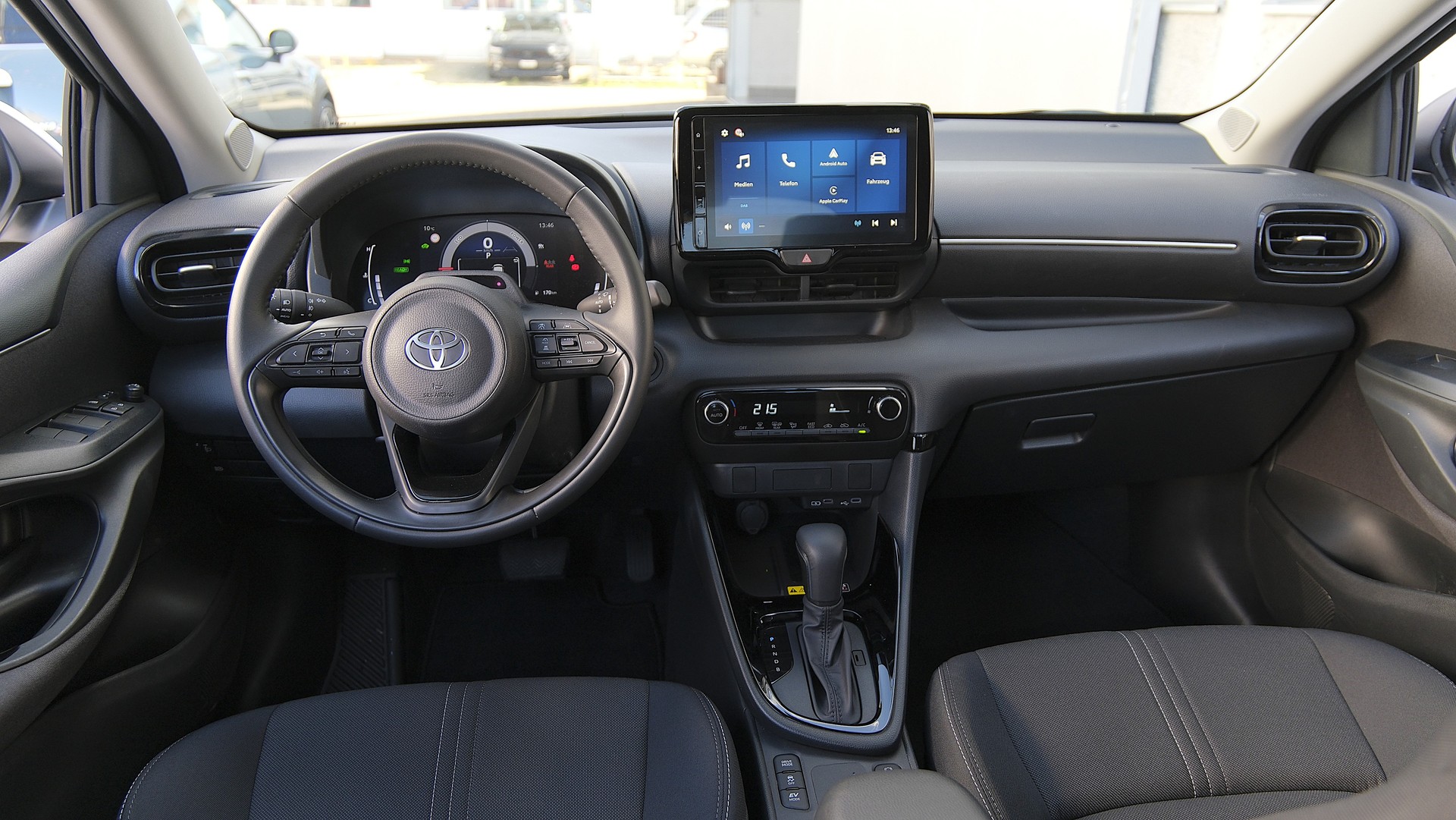 TOYOTA Yaris 1.5 Trend e-CVT-image-5