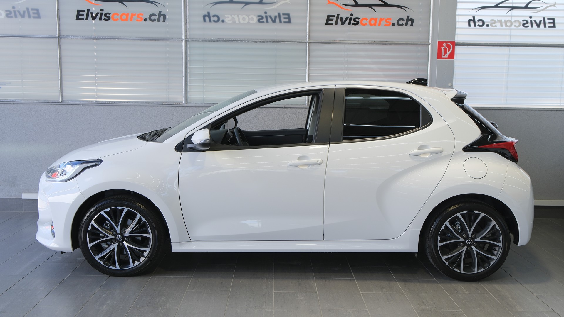 TOYOTA Yaris 1.5 Trend e-CVT-image-8