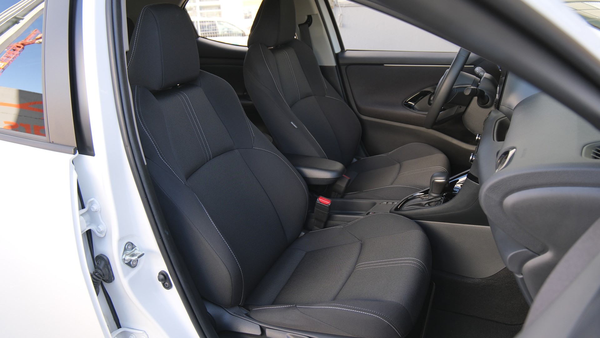 TOYOTA Yaris 1.5 Trend e-CVT-image-13