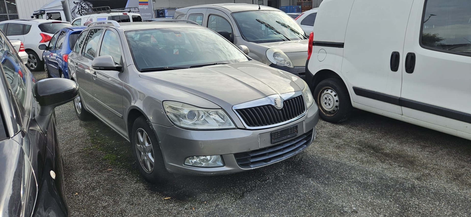 SKODA Octavia Combi 1.6 TDI Ambiente-image-0