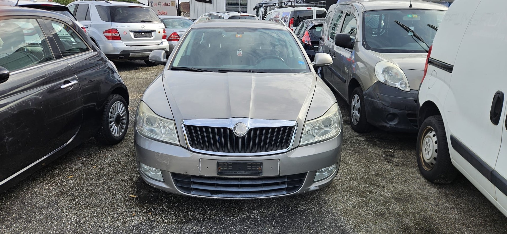 SKODA Octavia Combi 1.6 TDI Ambiente-image-9