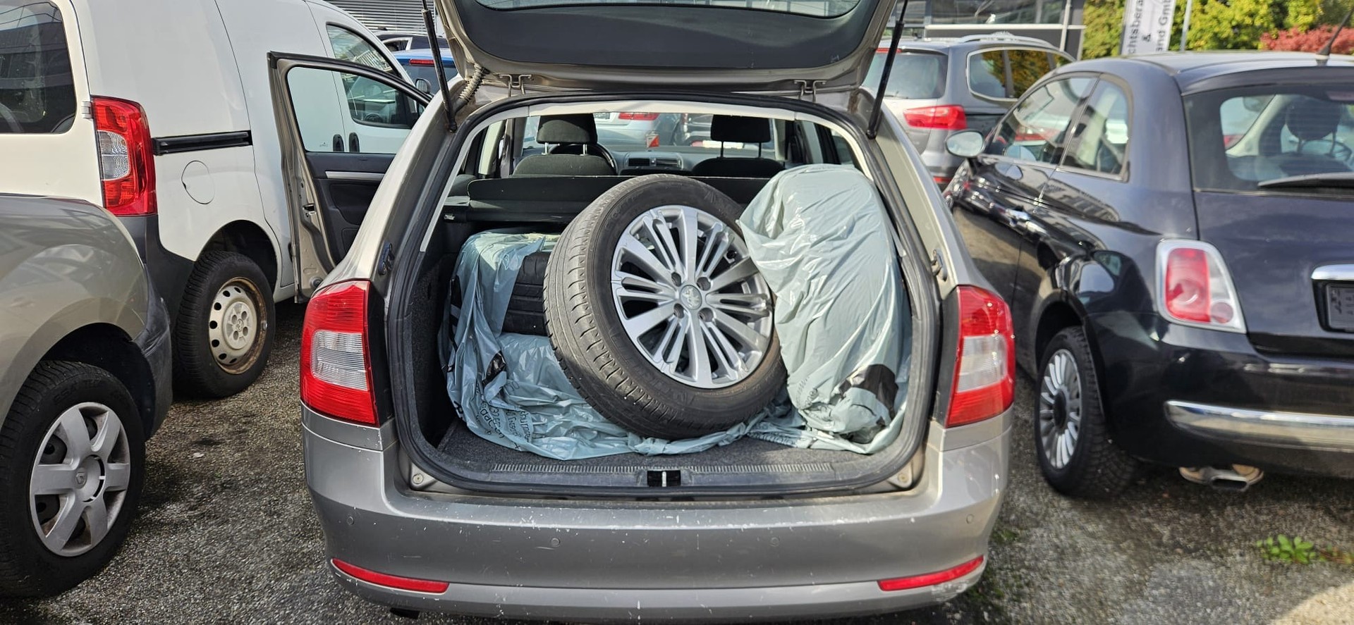 SKODA Octavia Combi 1.6 TDI Ambiente-image-5