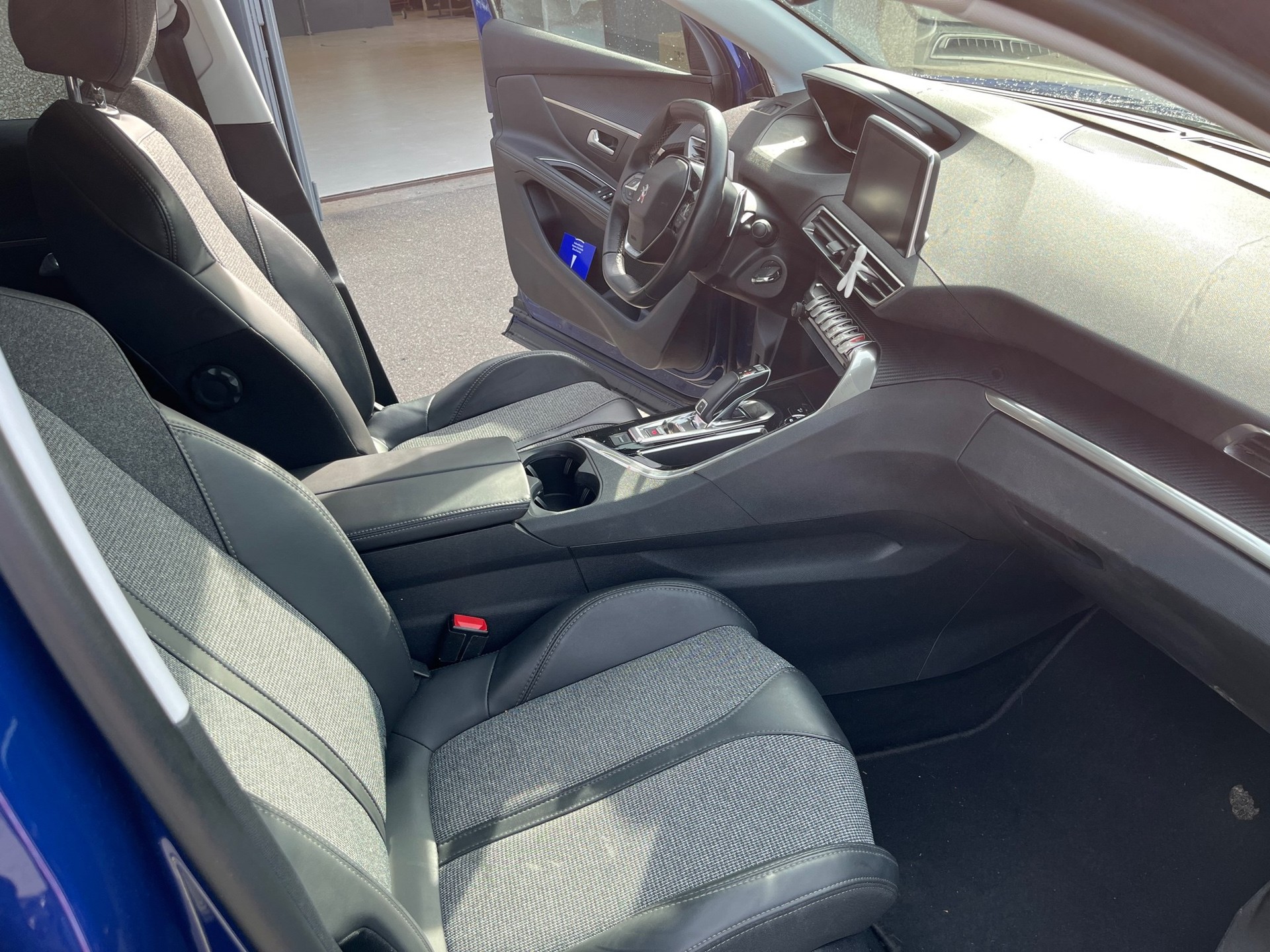 PEUGEOT 3008 1.6 THP Allure EAT-image-11