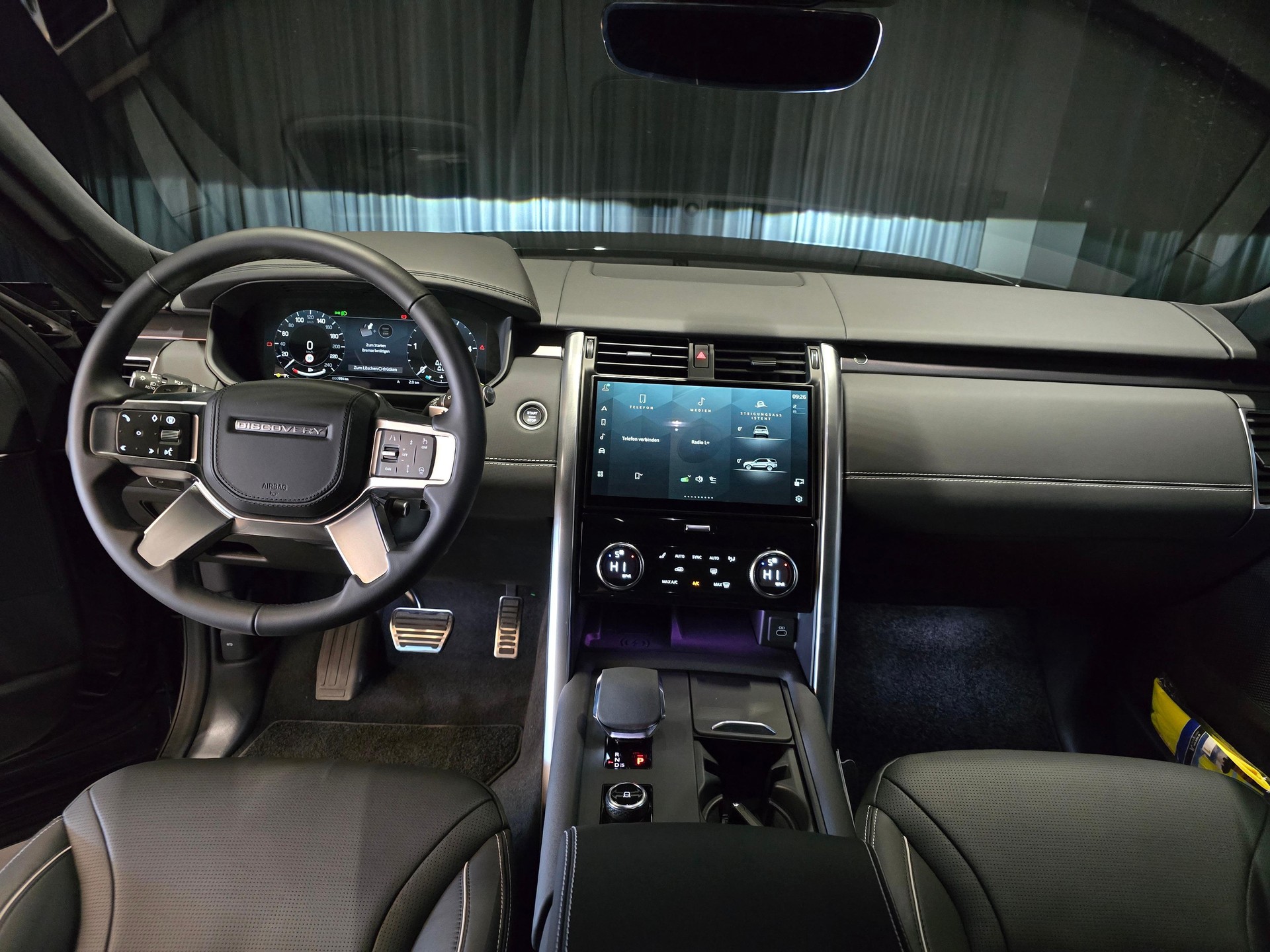 LAND ROVER Discovery 3.0 D I6 300 Metropolitan Edition-image-7