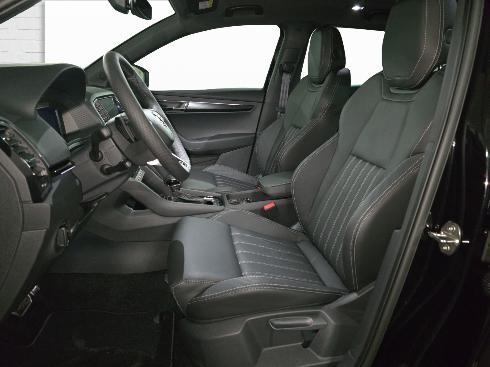 SKODA Karoq 2.0 TSI SportLine 4x4 DSG-image-4