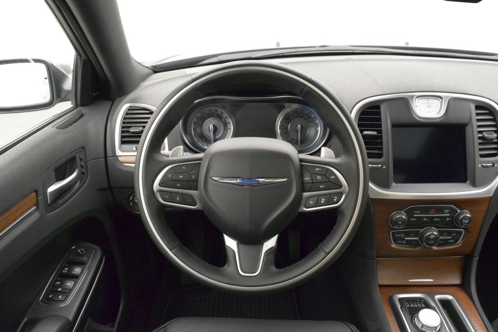 CHRYSLER 300C 5.7 V8-image-10