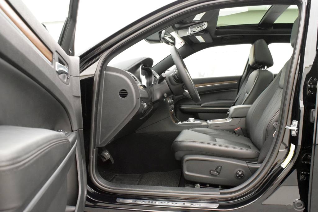 CHRYSLER 300C 5.7 V8-image-8