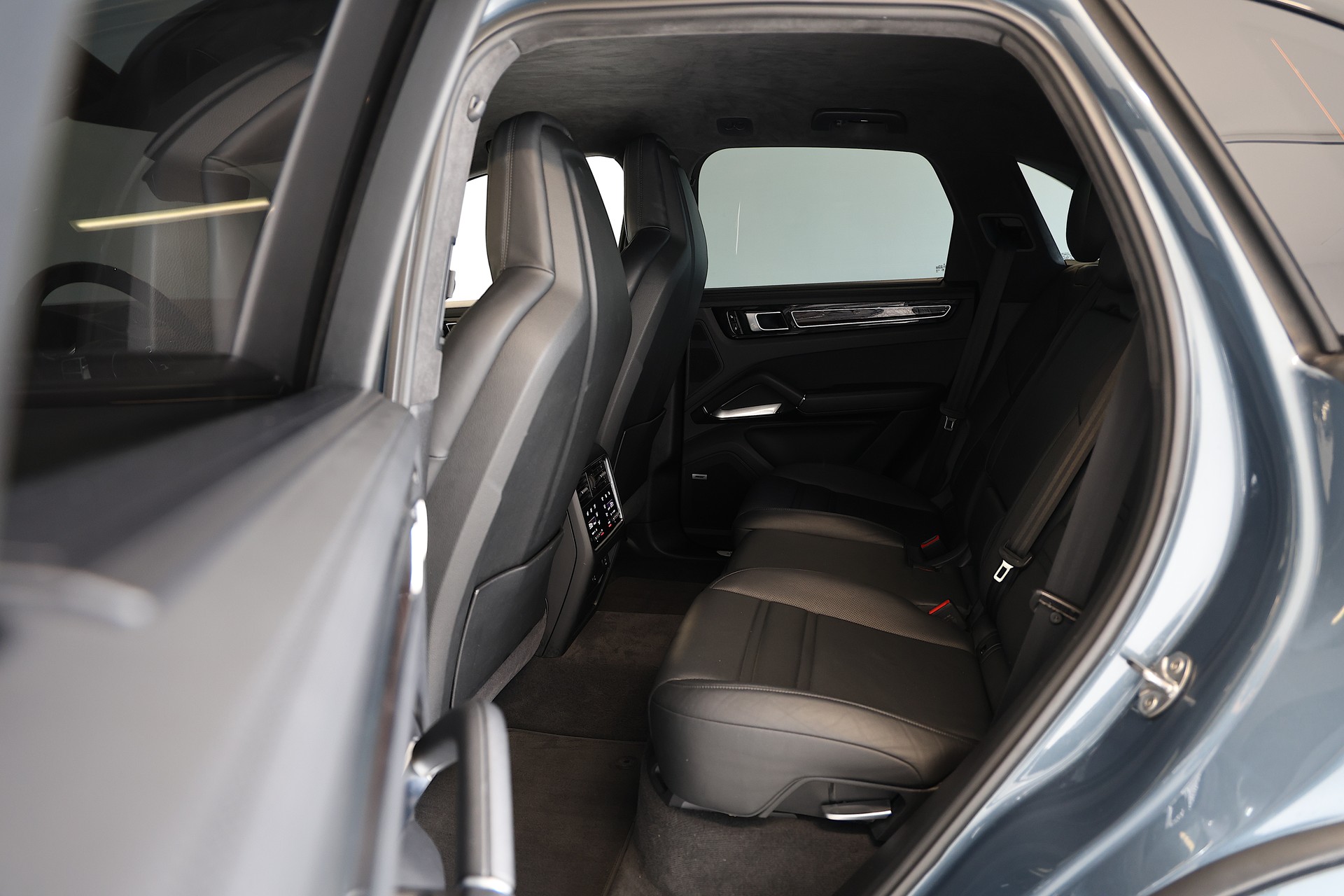 PORSCHE Cayenne Turbo-image-16