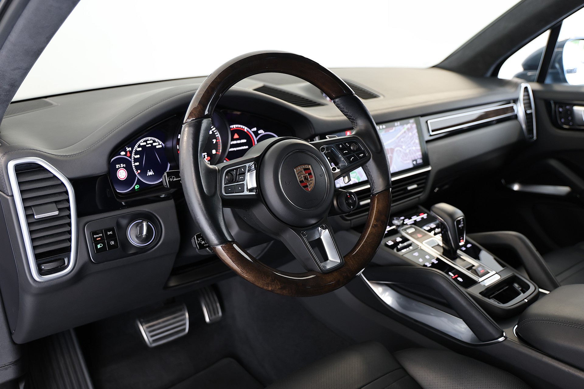 PORSCHE Cayenne Turbo-image-9
