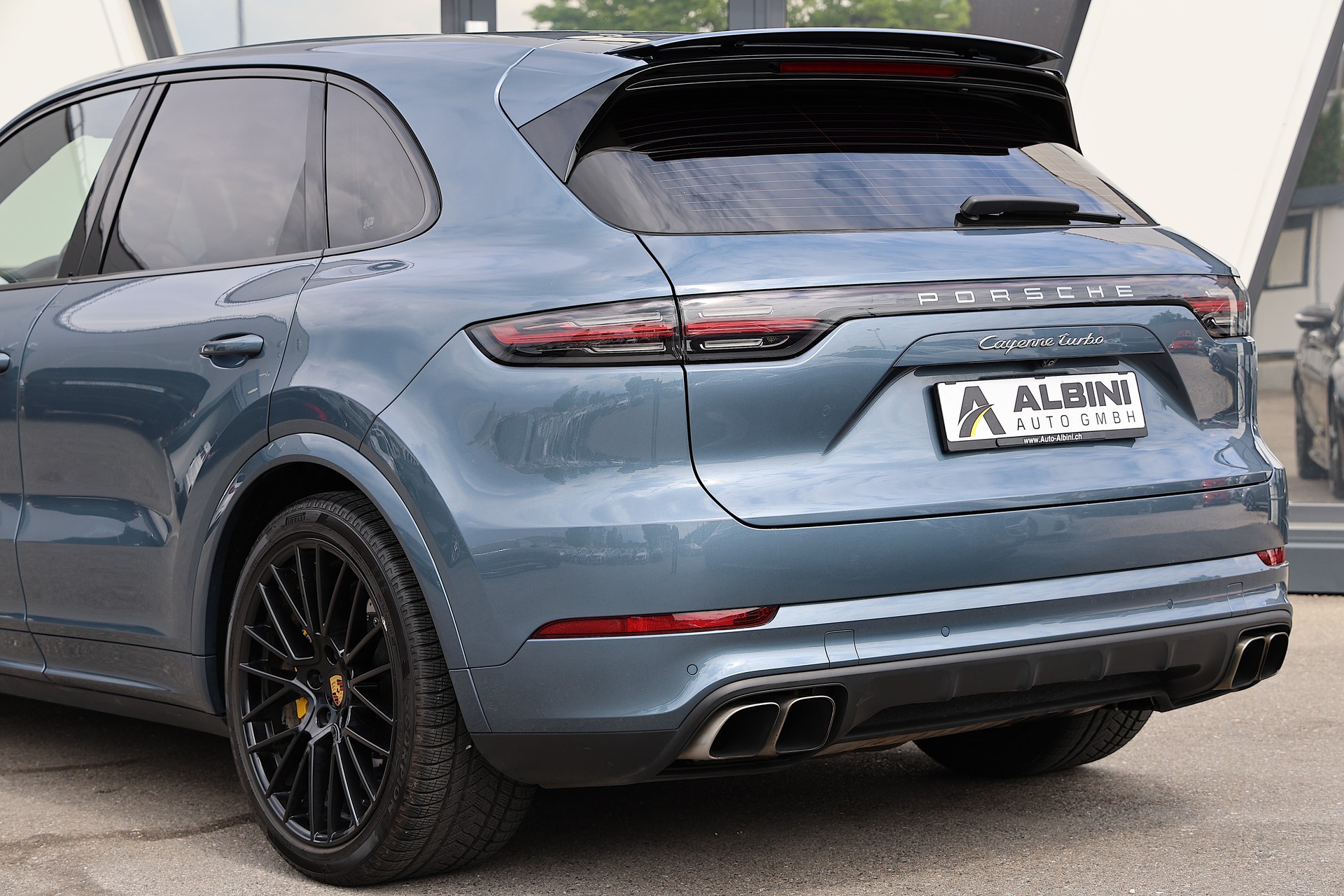 PORSCHE Cayenne Turbo-image-4