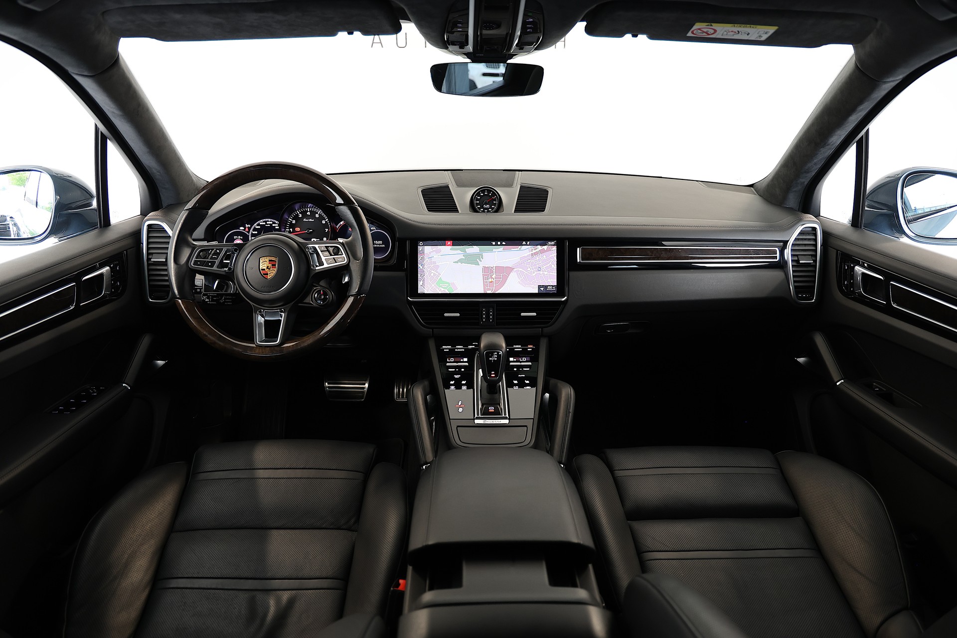 PORSCHE Cayenne Turbo-image-11